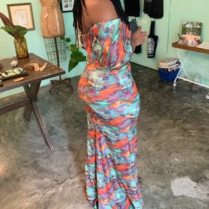 Body corn multicolor dress.